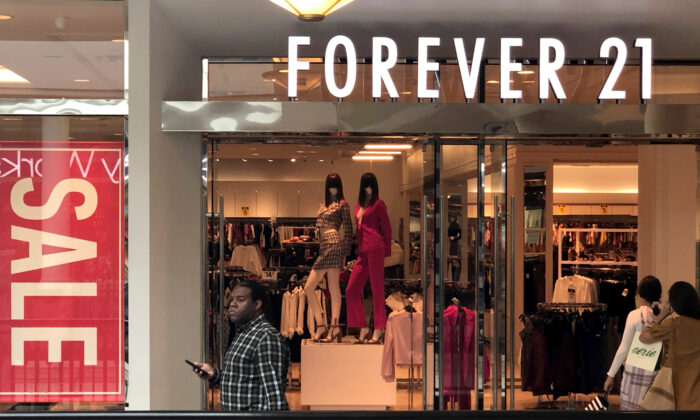  Shoppers enter a Forever 21 fashion retail store at the King of Prussia mall in King of Prussia, Pa., on Sept. 30, 2019. (Mark Makela/File/Reuters)