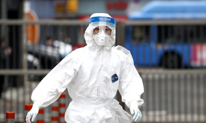 A medical professional is seen at a preliminary testing facility at the National Medical Center, where patients suspected of contracting coronavirus (COVID-19) are assessed, in Seoul, South Korea on Feb. 21, 2020. (Chung Sung-Jun/Getty Images)