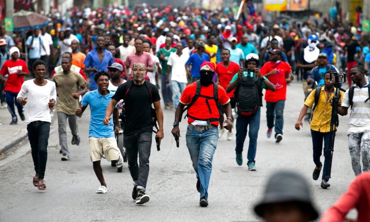 Haiti violence, off-duty police officers protest