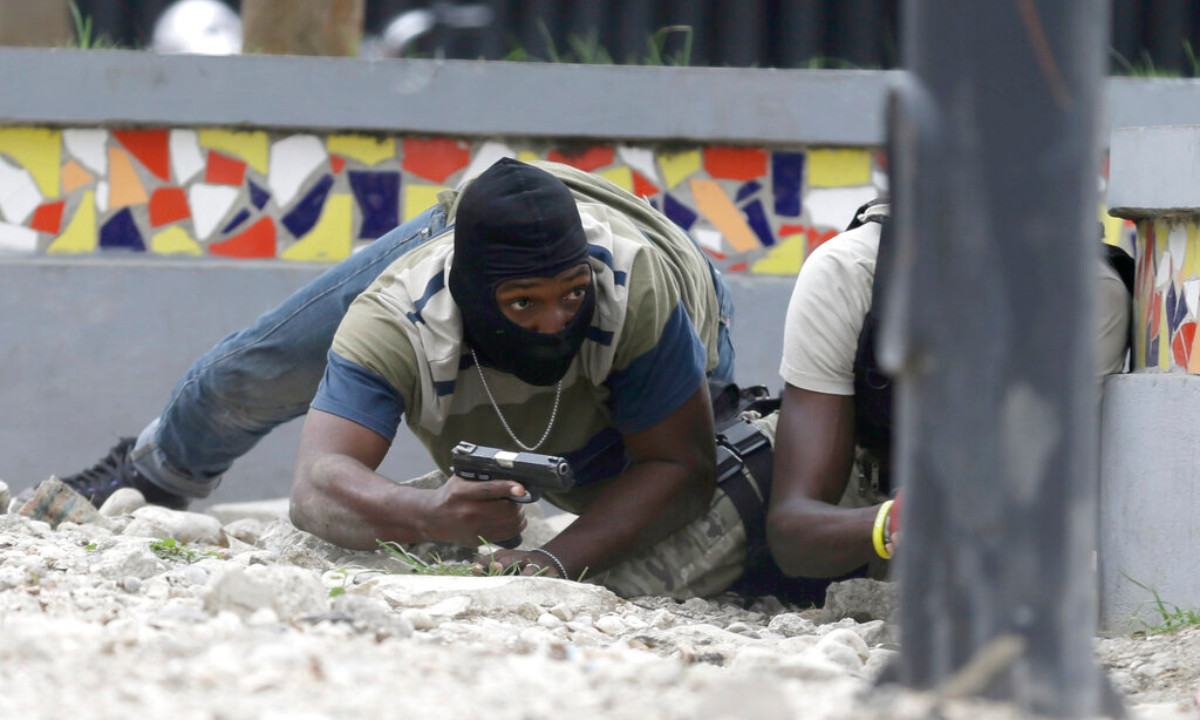 Haiti-violence-armed-police-in-gunfire-2020-02-24 (1)