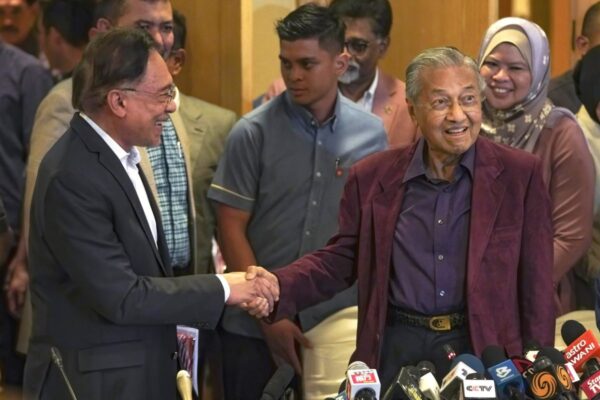 Mahathir-Mohamad-and-Anwar-Ibrahim-1200x800