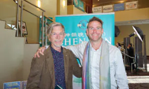 Painter Inspired by the Color, Costumes, and Backdrop in Shen Yun: ‘Astounding’