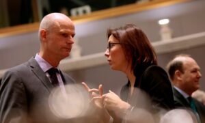 EU Approves Tough Negotiating Mandate for UK Trade Talks