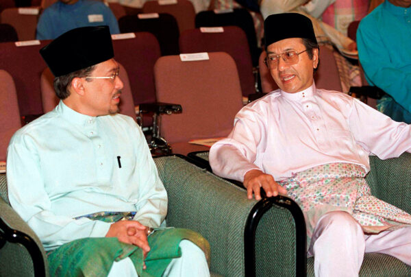 Mahathir Mohamad chats with Anwar Ibrahim