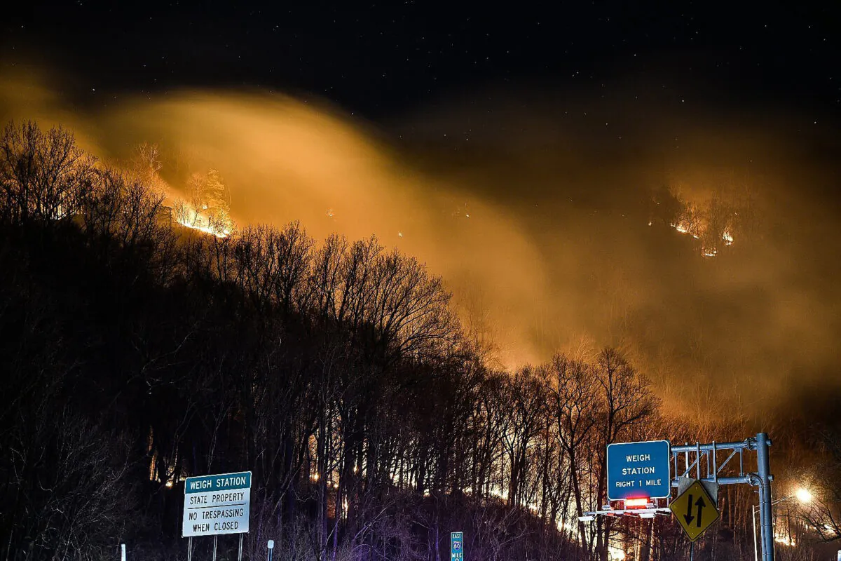 A wildfire near the New Jersey side of the Delaware Water Gap National Recreation Area near Hardwick Township, N.J., on Feb. 23, 2020. (Adam Polinger via AP)