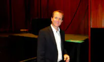 Orthopedic Surgeon at Shen Yun Glad to Learn of Chinese Culture