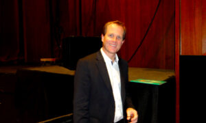 Orthopedic Surgeon at Shen Yun Glad to Learn of Chinese Culture