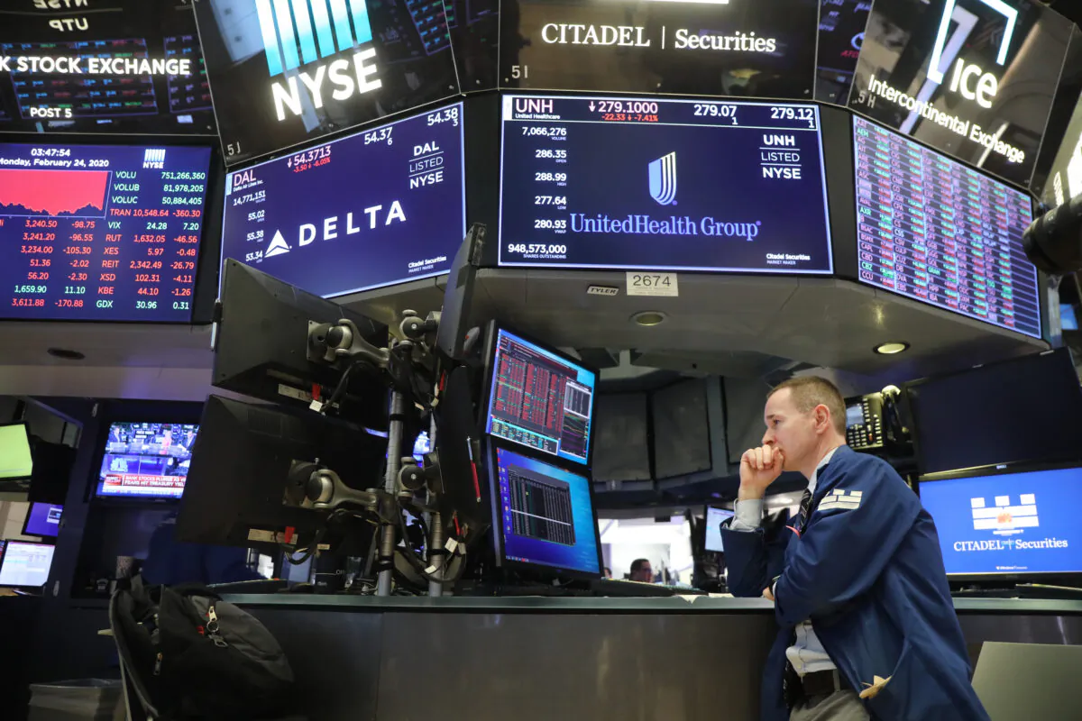 Traders work on the floor of the New York stock Exchange (NYSE) in New York City, U.S. on Feb. 24, 2020. Stocks fell over 1000 points on Monday as global concerns grow about the economic impact of the coronavirus. (Spencer Platt/Getty Images)