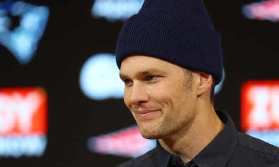 Tom Brady Officially Signs With Tampa Bay Buccaneers