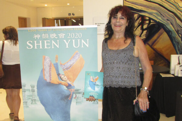 Shen-Yun-21-20020227-AKL-NancyYang-xxx-Journalist