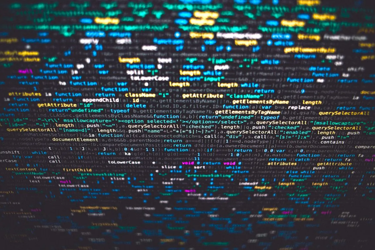 Text on computer screen. (Markus Spiske/Unsplash)