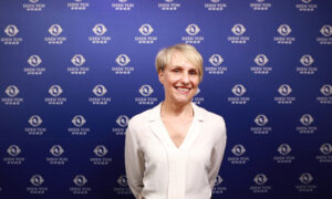 Performing Arts College Principal in Awe of Shen Yun Dancers