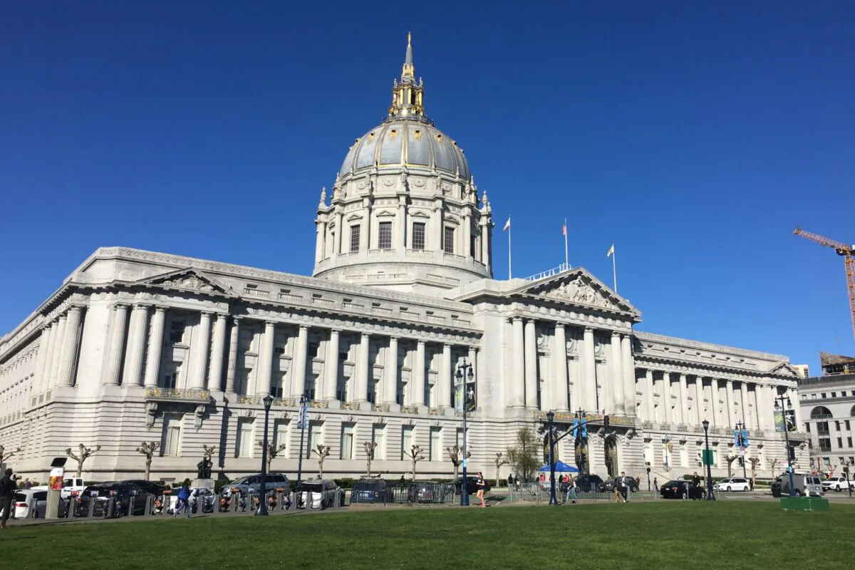 San Francisco City Hall. (Ilene Eng/The Epoch Times)
