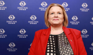 Consul-General Is Impressed by the Ancient Stories, Beautiful Costumes in Shen Yun