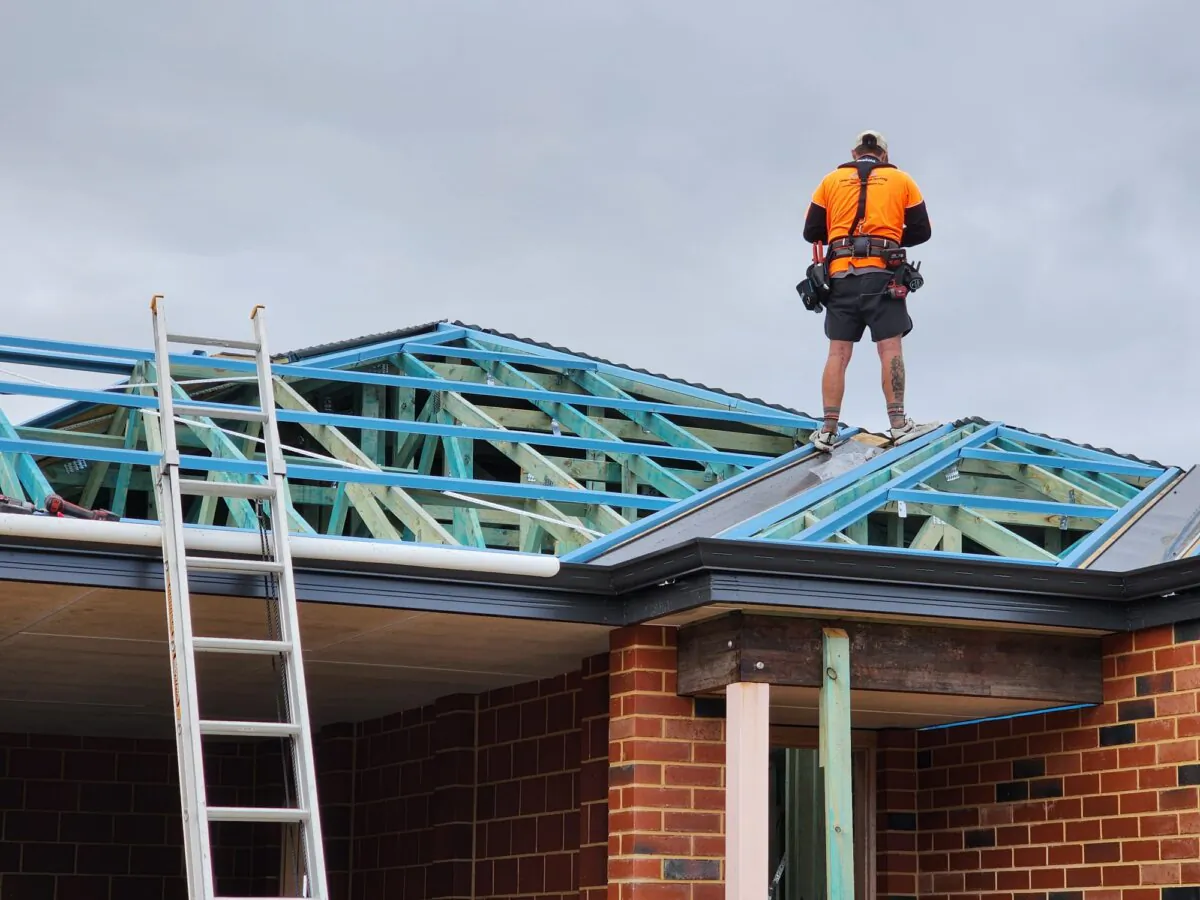 A roofer works on a new home in Albany, Western Australia, on July 5, 2024. (Susan Mortimer/The Epoch Times)