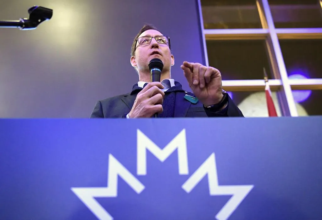 Conservative leadership candidate Peter MacKay speaks to supporters at a meet and greet event in Ottawa, on Jan. 26, 2020. (Justin Tang/Canadian Press)