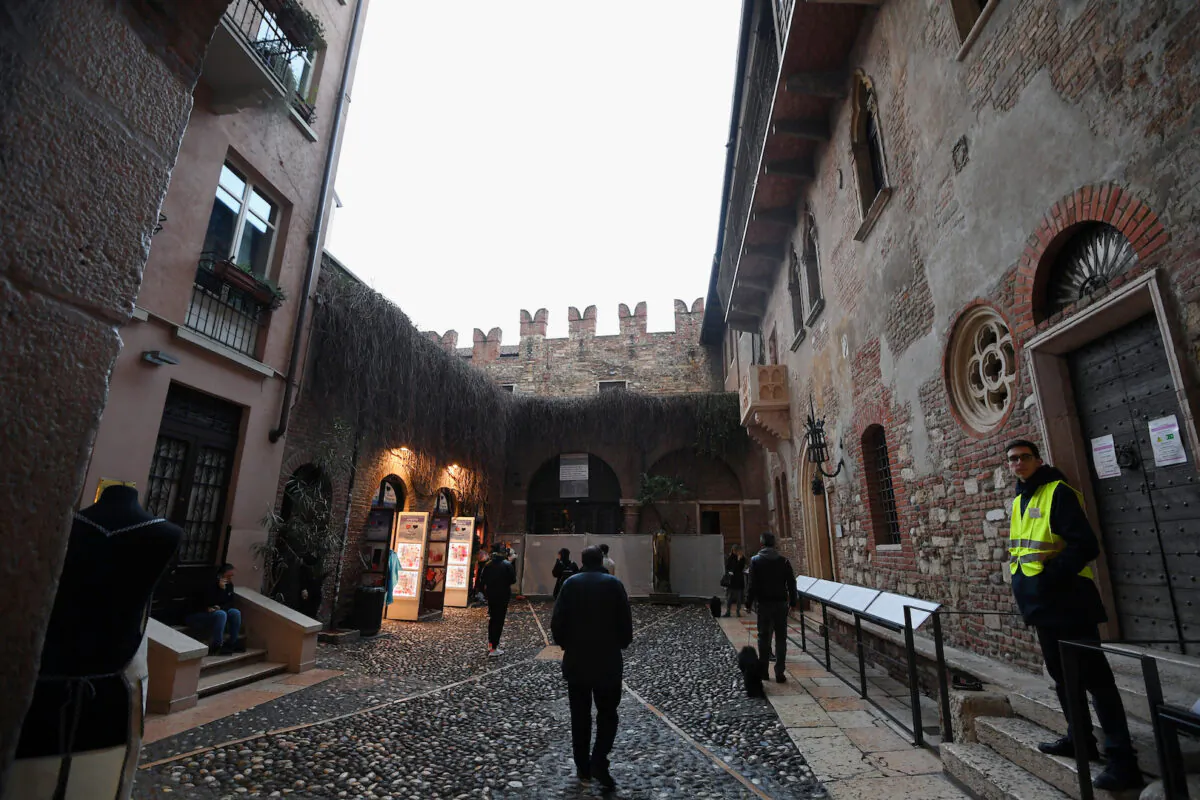 An iconic balcony scene of Romeo and Juliet, virtually deserted as Italy battles a coronavirus outbreak,in Verona, Italy, on March 7, 2020. (Alberto Lingria/Reuters)