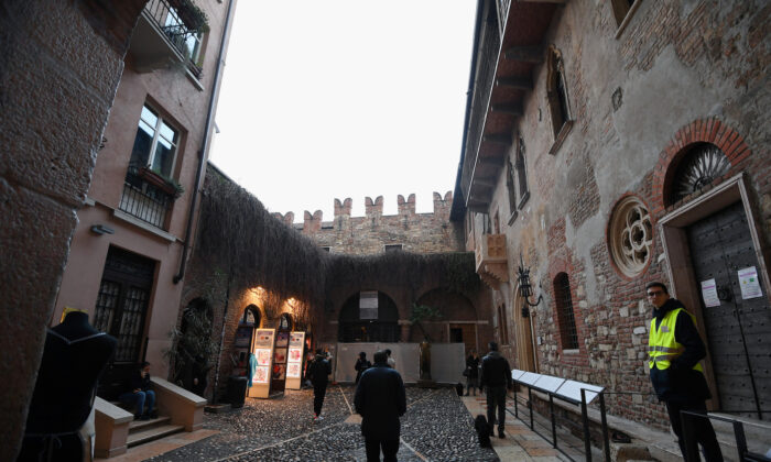 An iconic balcony scene of Romeo and Juliet, virtually deserted as Italy battles a coronavirus outbreak,in Verona, Italy, on March 7, 2020. (Alberto Lingria/Reuters)