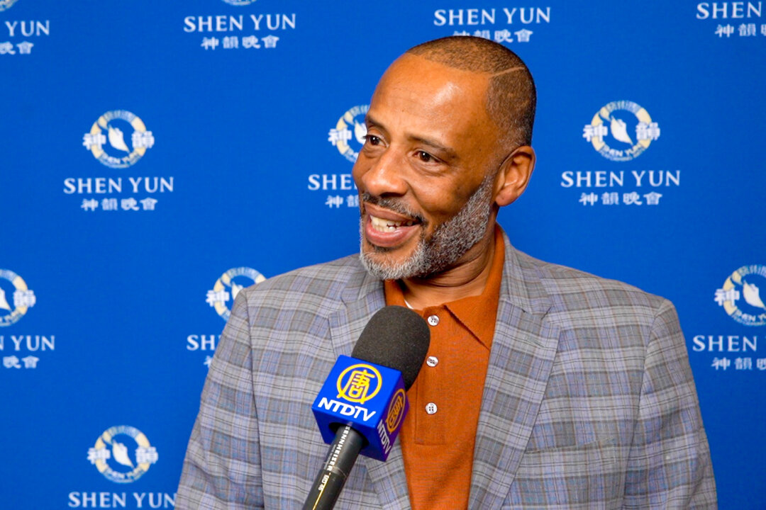 University Park Mayor Joseph E. Roudez III enjoyed Shen Yun Performing Arts at Governors State University, on March 7, 2020. (NTD Television)