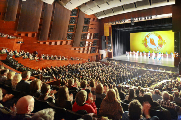Shen-Yun-99-20200306-730-Edmonton-Hughzhao-Curtaincall-2
