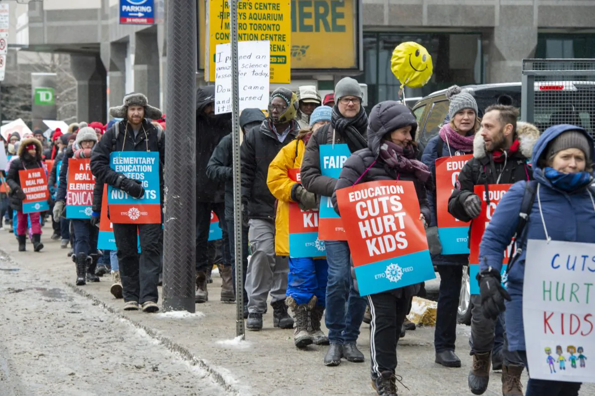 Striking Ontario teachers protest in downtown Toronto on Feb. 6, 2020. (The Canadian Press/Frank Gunn)