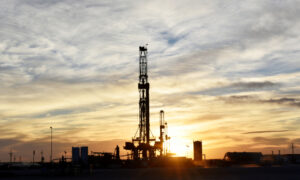 Oil Prices Bounce Back, US Crude Futures Trade Above Zero