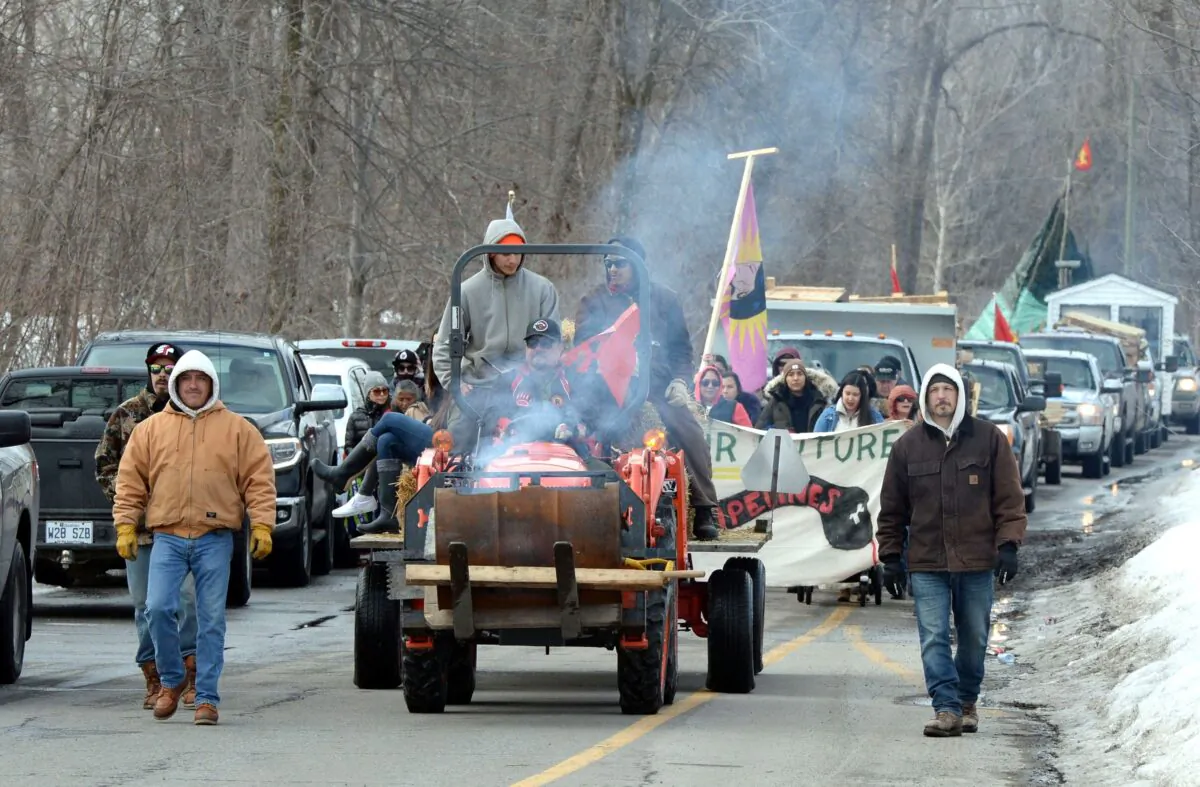 Pipeline protesters leave the site of a blockade in the Mohawk community of Kahnawake, Que., that halted rail traffic south of Montreal for more than three weeks, on March 5, 2020. (The Canadian Press/Ryan Remiroz)