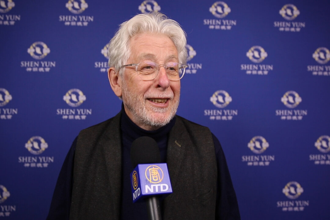 Artist Robert Smith enjoyed Shen Yun at Le Corum in Montpellier, France, on March 10, 2020. (NTD Television)