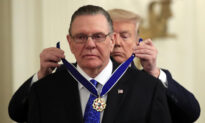 Trump Presents Medal of Freedom to Retired Four-Star General