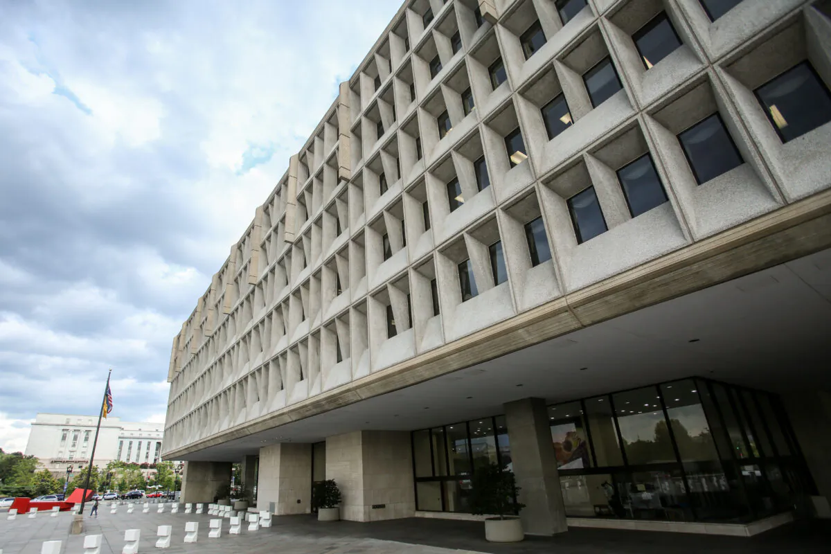 The Department of Health and Human Services building in Washington on Aug. 14, 2018. (Samira Bouaou/The Epoch Times)