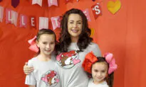 Mom Left in Tears on Reading a Stranger’s Note Who Paid for Her Daughter’s Birthday Cake