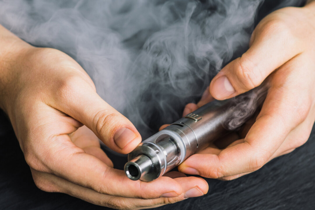 How Vaping Ruins Teeth and Causes Bad Breath