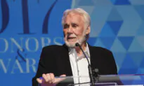 Actor-Singer Kenny Rogers Dies at 81