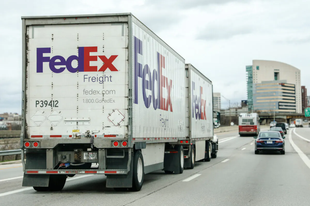 A FedEx truck drives through Columbus, Ohio, on March 20, 2020. (Charlotte Cuthbertson/The Epoch Times)