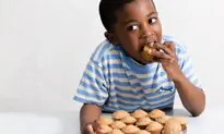 Applesauce Mini Muffins