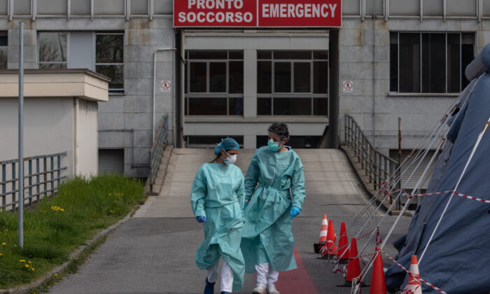 Two nurses walk in front of the Emergency Room of the local hospital in Cremona, near Milan, Italy, on March 20, 2020. (Emanuele Cremaschi/Getty Images)