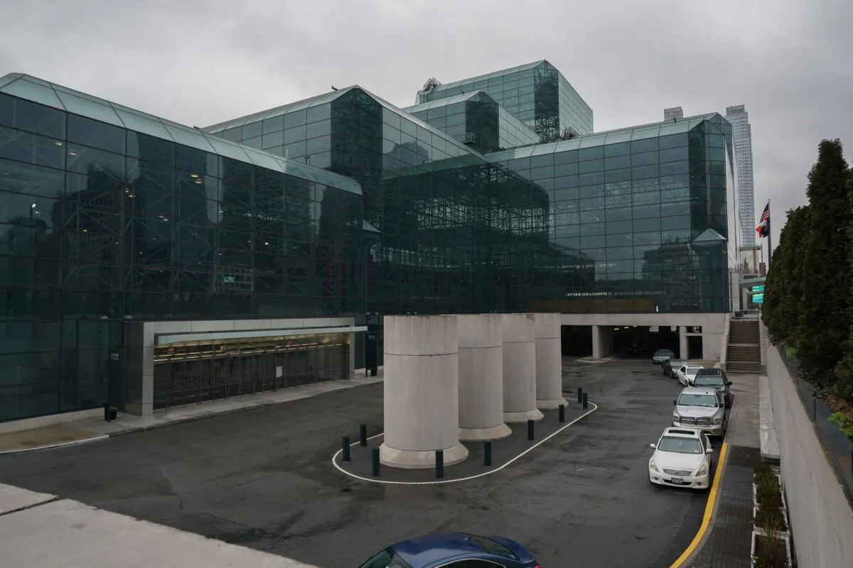 Jacob Javits Center on Manhattan's West Side, which is slated to be converted to a field hospital, after the number of CCP virus cases in New York rose by over 5,000 on March 23, 2020. (Bryan R. Smith/AFP via Getty Images)