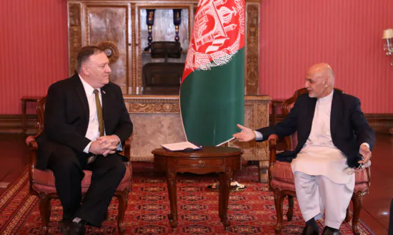 US to Reduce Afghan Aid by $1 Billion After Pompeo Visits Kabul