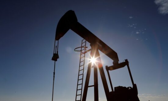 Oil Prices Edge Higher, Interest Rate Outlook Limits Gains