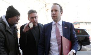 UK Appeals for 250,000 Health Service Volunteers as COVID-19 Cases Surge