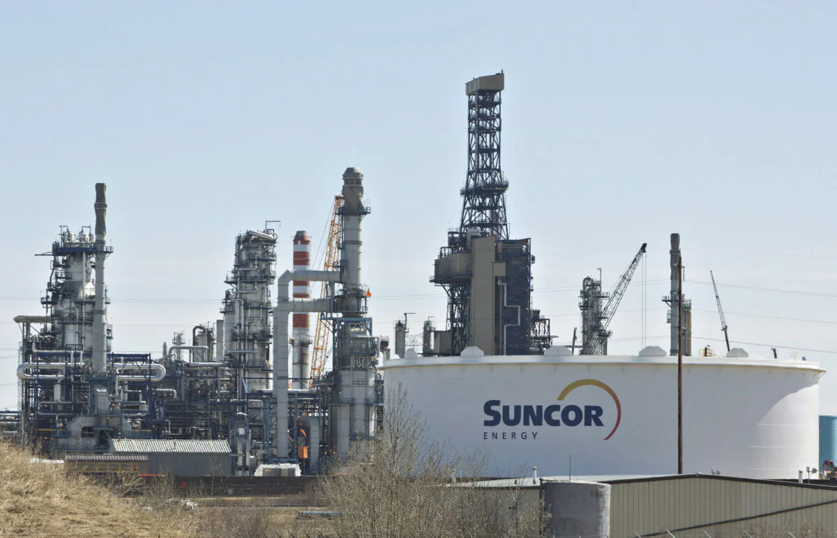The Suncor refinery in Edmonton in a file photo. (The Canadian Press/Jason Franson) 