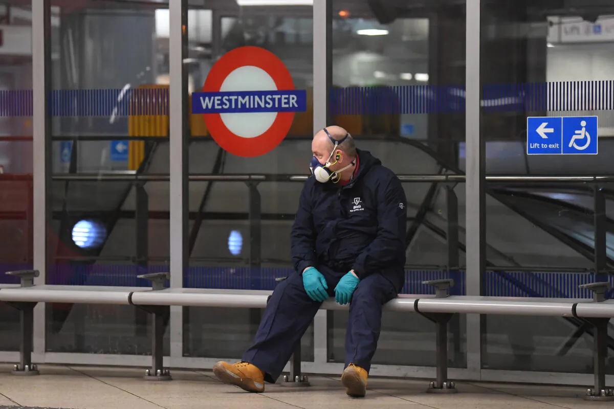 A member of the public wears a a protective mask at a Tube station in London on March 25, 2020. (Alex Davidson/Getty Images)