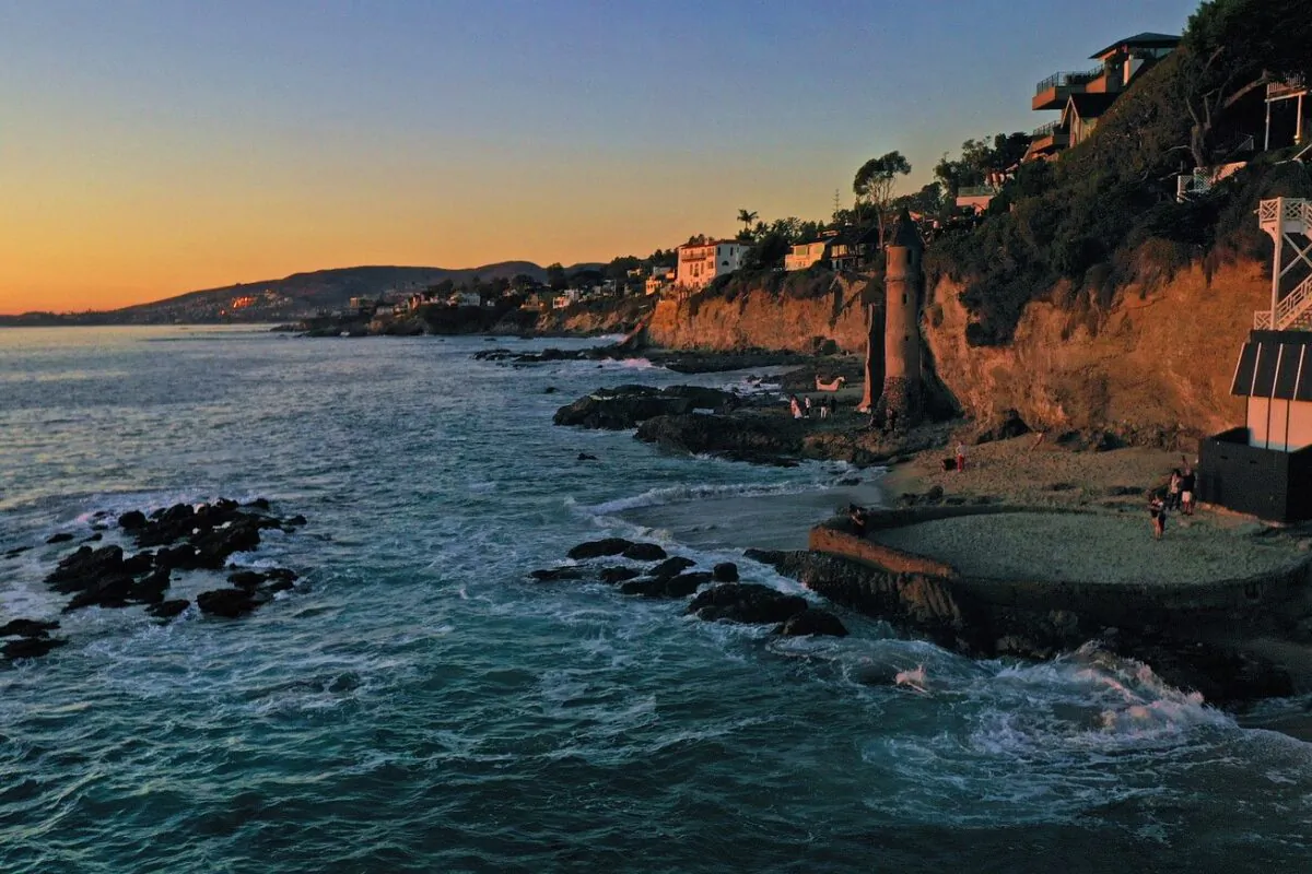 A view of Pirate Tower on the coast of Laguna Beach, Calif. (Joseph L./Pixabay)