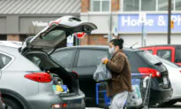 CCP Virus: Walmart, Grocery Stores Adding Sneeze Guards for Cashiers