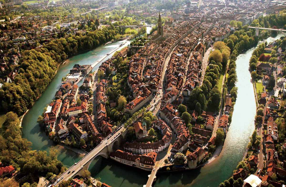 The Aare River loops around Bern. (Terence du Fresne/swiss-image.ch)