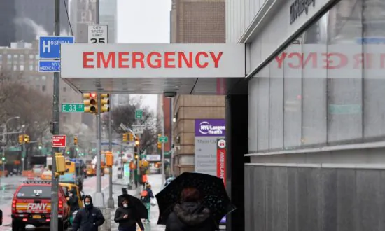 NY Gov. Cuomo to Sign Executive Order Allowing Medical Students to Work as Doctors