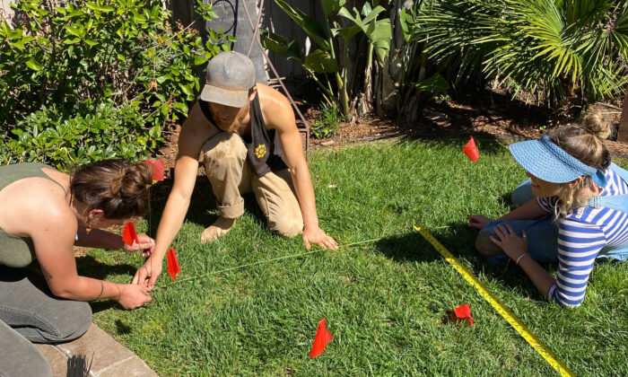 Maryl Petreccia (L) and friends work on the garden in Encinitas, Calif., on March 23, 2020.  (Courtesy of Maryl Petreccia)