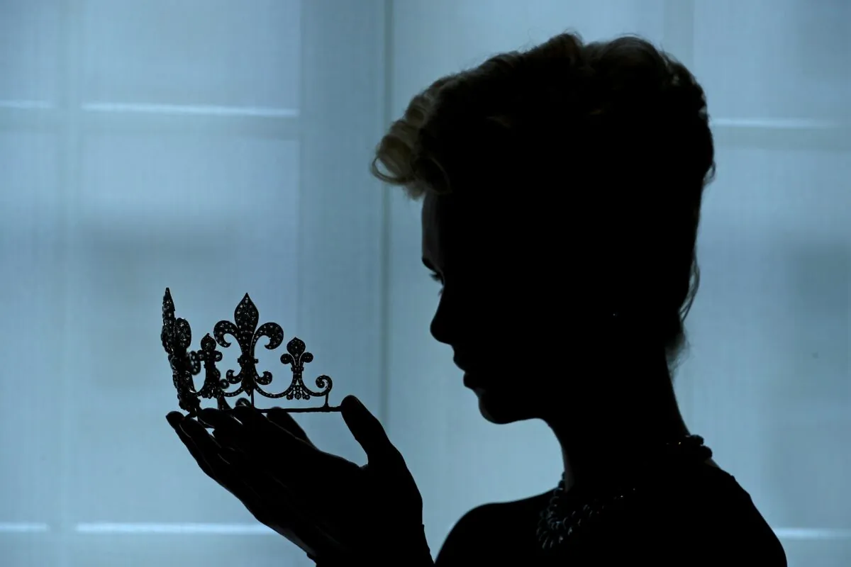 A model poses with a diamond tiara from the Boubon-Parma royal family in a file photograph. (Daniel Leal-Olivia/AFP via Getty Images)