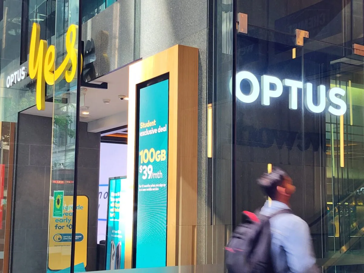 A man walk past an Optus store in Sydney, Australia, on Oct. 26, 2024. (Susan Mortimer/The Epoch Times)