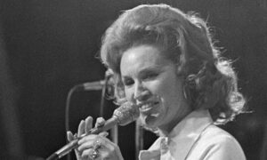 Singer-Songwriter Jan Howard Dies at 91